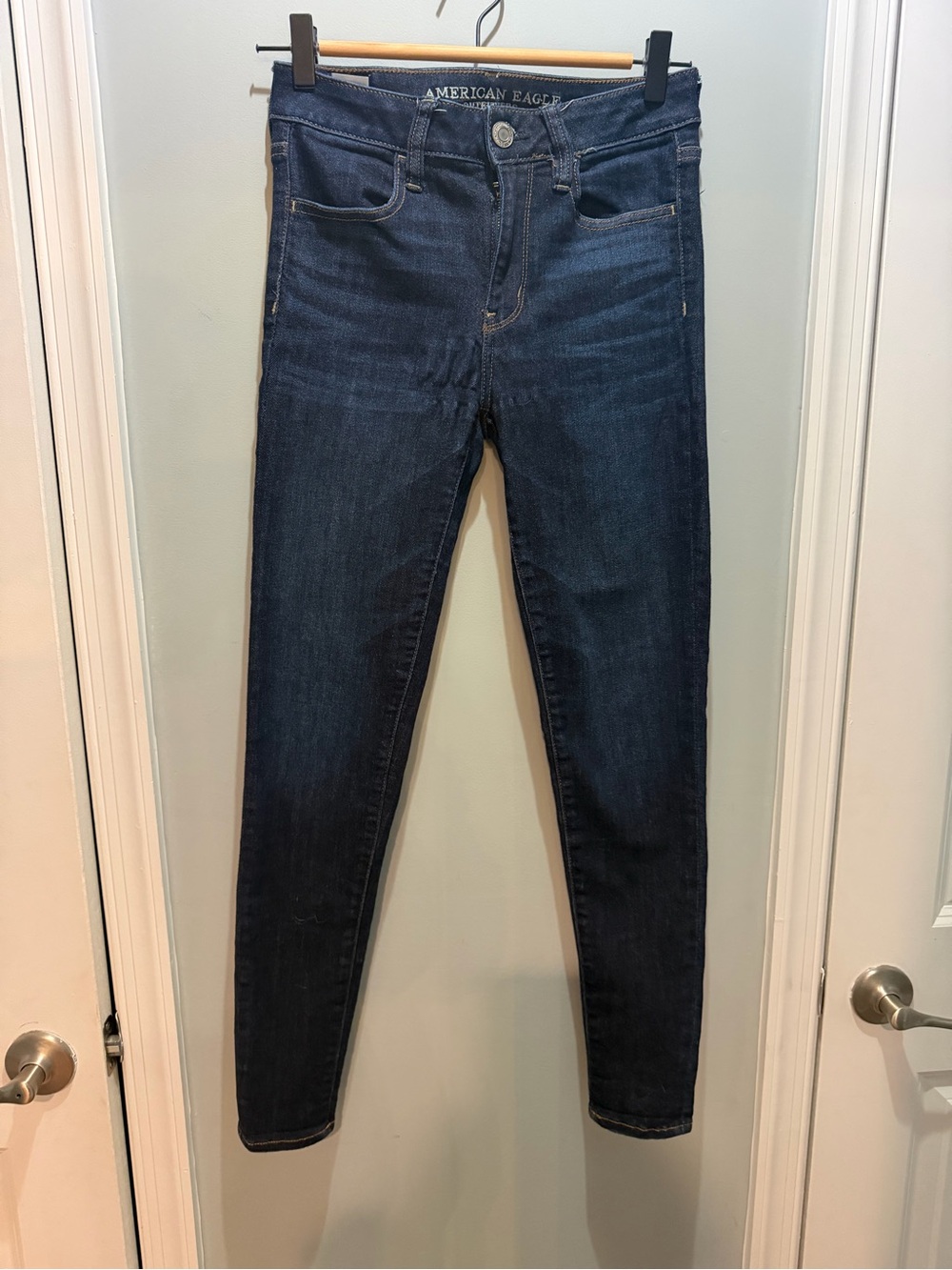 American Eagle Outfitters Women’s Dark Blue High-Rise Skinny Jeans super stretch